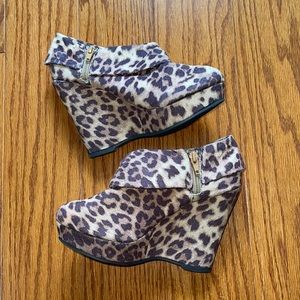 BOOTIES! Madden Girl Leopard Wedge Platform Size 6 Side Zipper 4.5 inch Heel